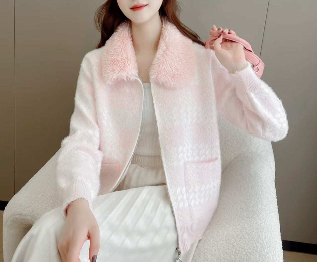 Cardigan pour femmes designer avec col en fausse fourrure luxueux Chic & Stil