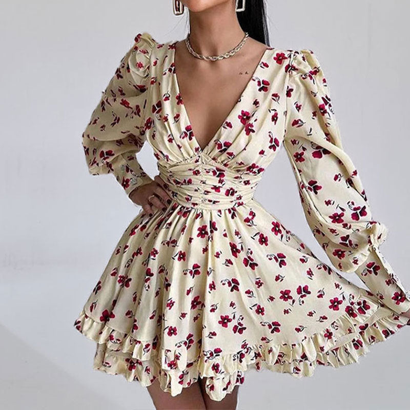 Robe à fleurs ludique pour femmes avec des manches volumineuses et une jupe froncée Chic & Stil