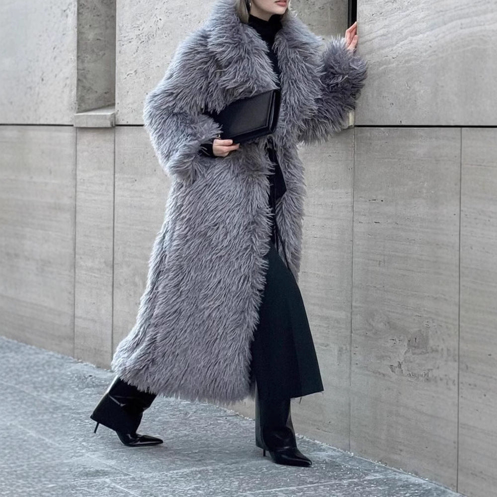 Long faux fur coat for women with a soft texture and an oversized fit Lune London