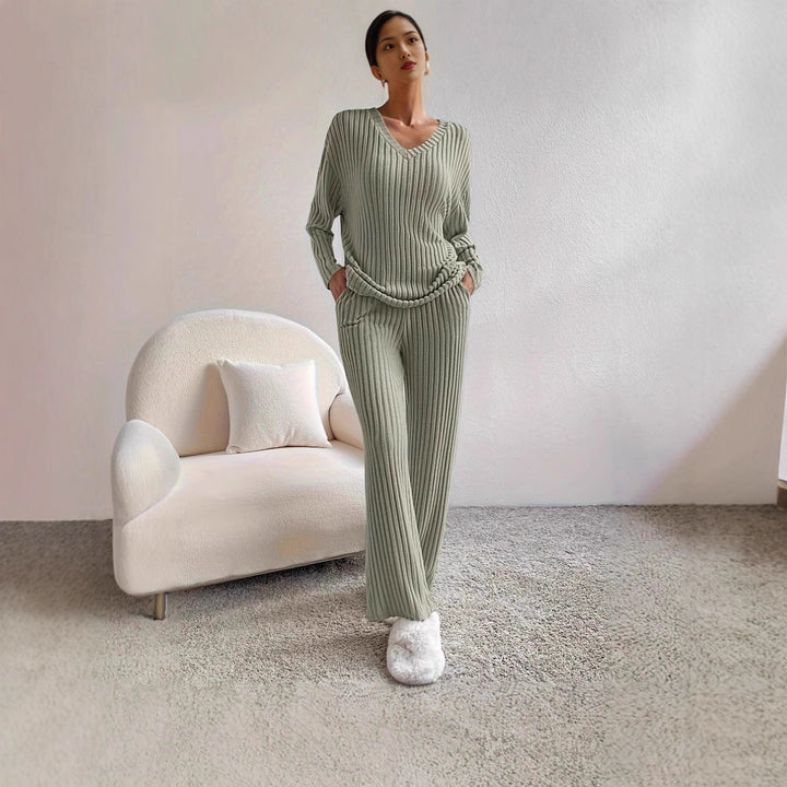 Elegant knitted suit for women with V-neck and side waist Lune London