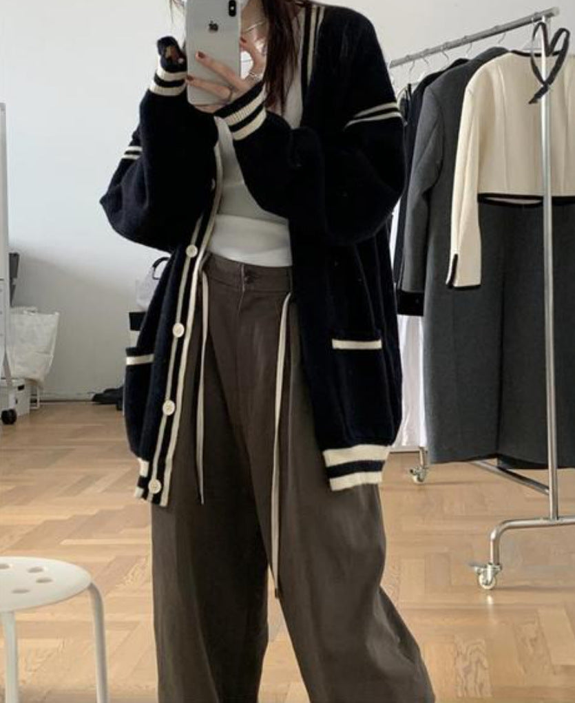 Women comfortable cardigan with casual cut and decorative band Lune London
