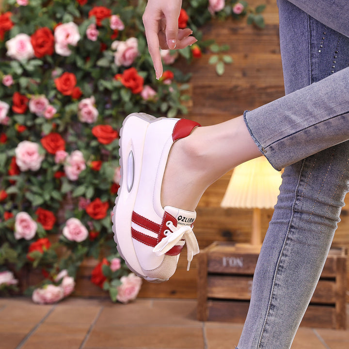 Comfortable sneakers for ladies in a trendy blend of leather and textile Lune London