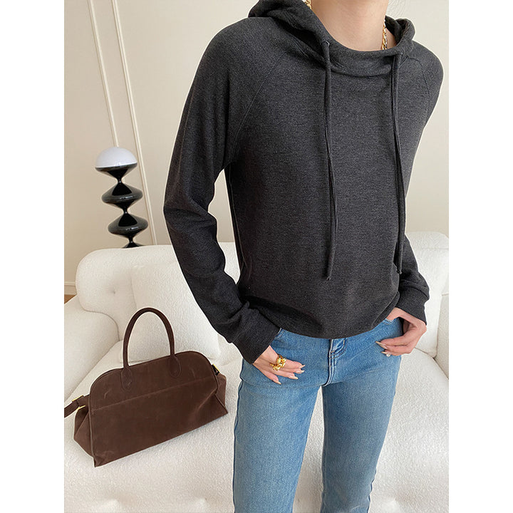 Women's casual hoodie with raglan sleeves Chic & Stil