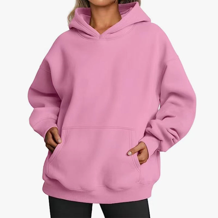 Women's oversized hoodie with practical kangaroo pockets and soft inner lining Chic & Stil