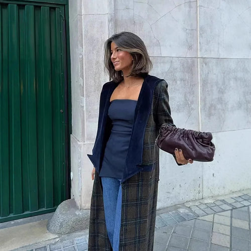 Ladies Long Blazer with elegant tartan pattern and velvet collar Lune London