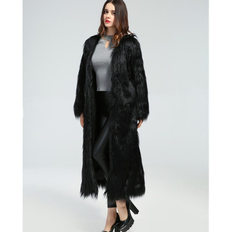 Luxurious faux fur coat for women with elegant lining Lune London