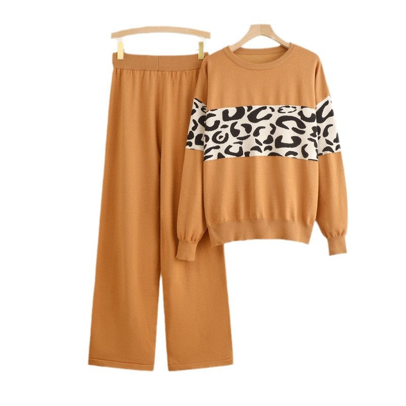 Trendy leisure set for women with a chic leopard pattern