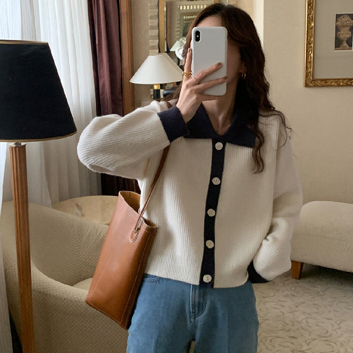 Women's patterned cardigan with stylish collar and decorative buttons Chic & Stil
