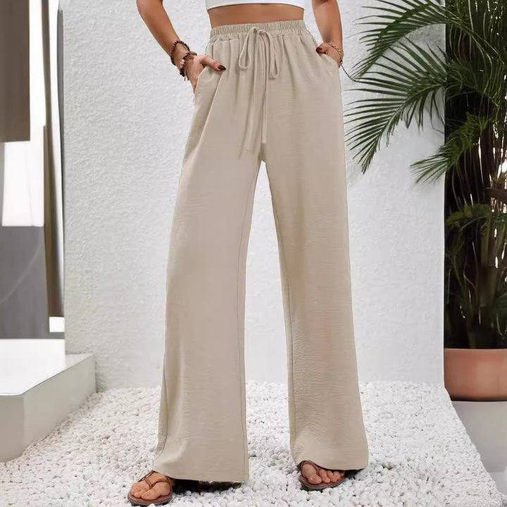 Loose-fit leisure pants for women with an elastic waistband and practical side pockets Lune London