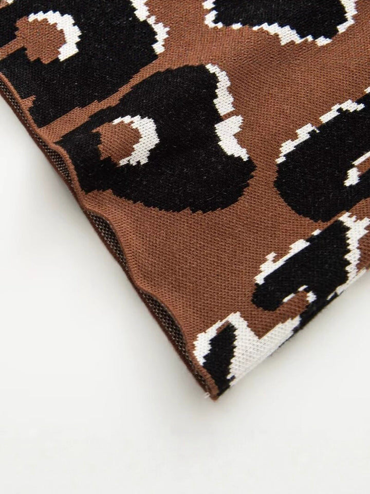 Casual women's sweater with animal print Lune London