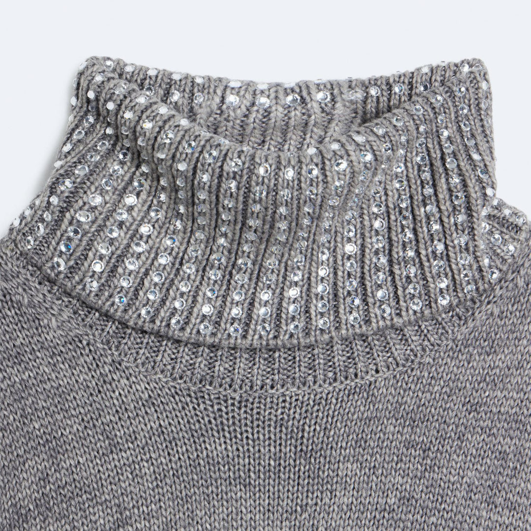 Knitted sweater for women with high neck and matching shorts set Lune London