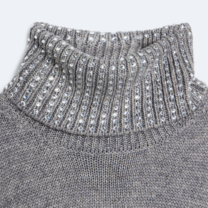 Knitted sweater for women with high neck and matching shorts set Lune London
