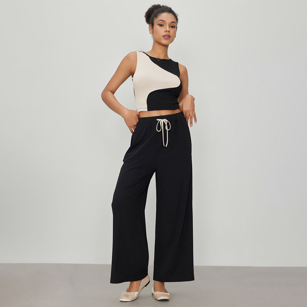 Top court pour femmes avec design asymétrique et contrastes raffinés Chic & Stil
