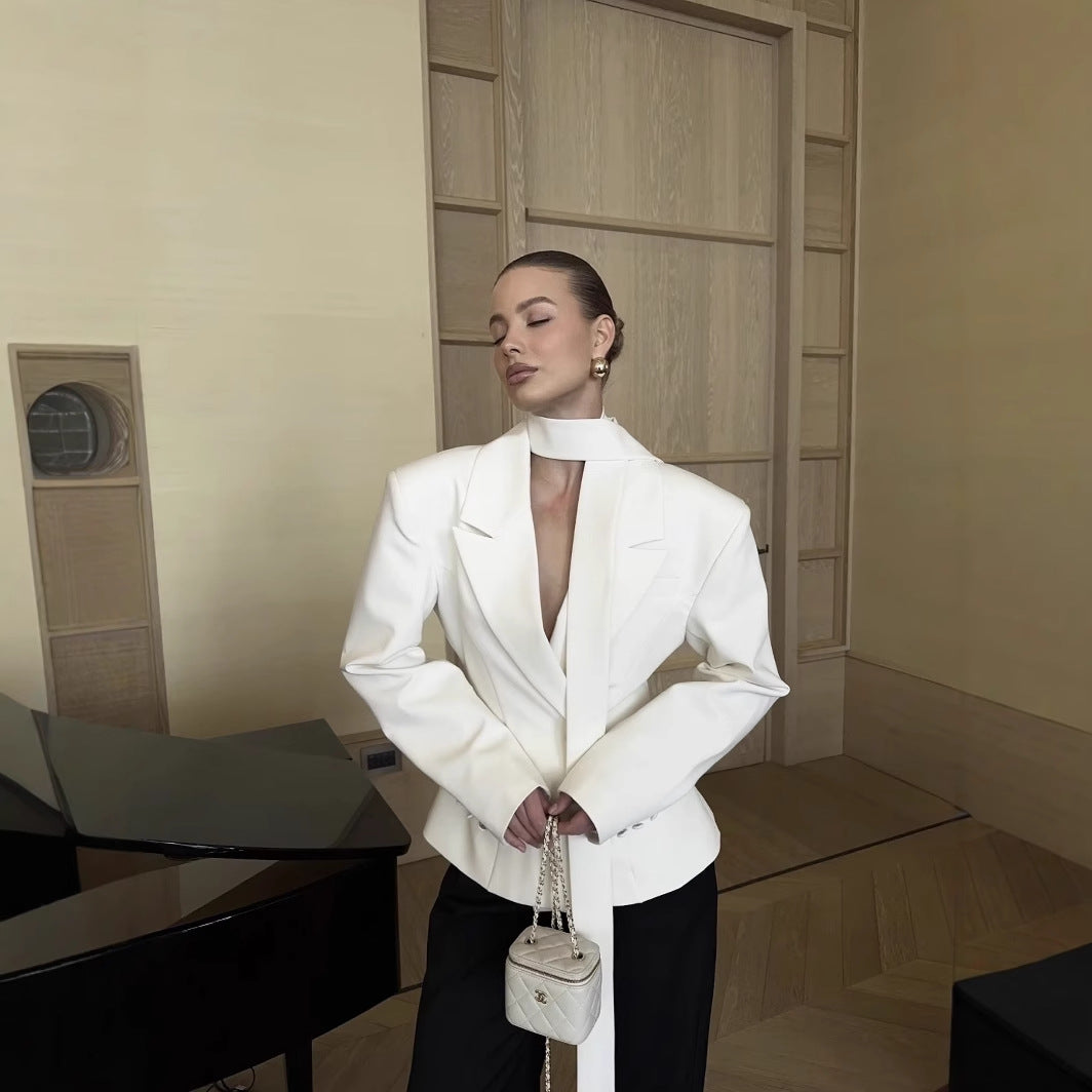 Women's blazer jacket with elegant bow detail and fitted cut Chic und Stil