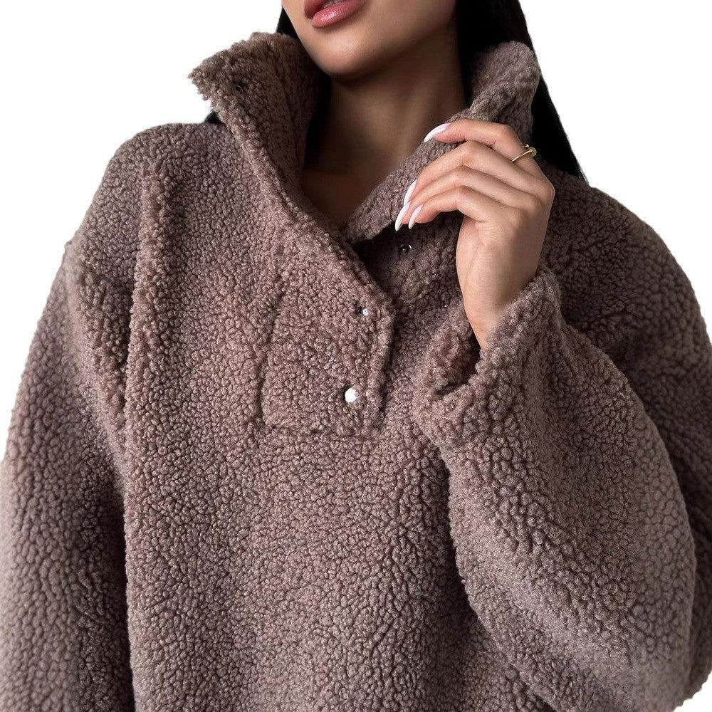 Comfortable fleece sweater for women in a chic casual style