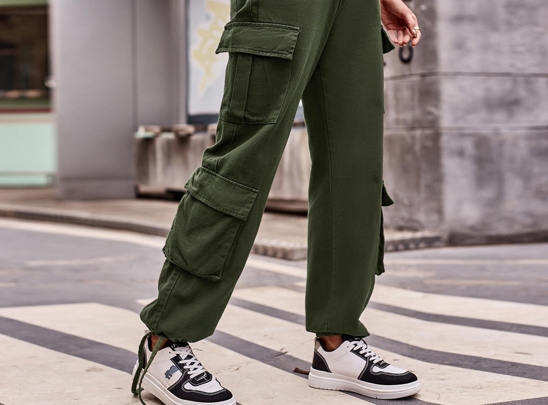 Women's cargo pants with an innovative cut and practical pockets Lune London