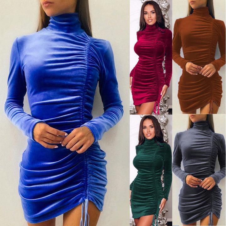 Robe de fête pour dames avec col haut et plis drapés