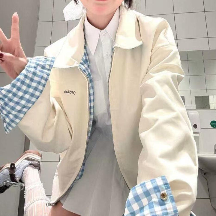 Veste de transition à carreaux pour femmes avec coupe généreuse et accents modernes Chic & Stil