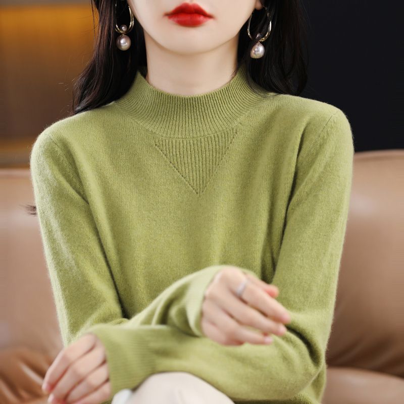 Pull fin pour femmes avec col haut et détails élégants Chic & Stil