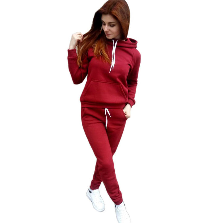Women's sports set with a casual cut and practical pockets Lune London
