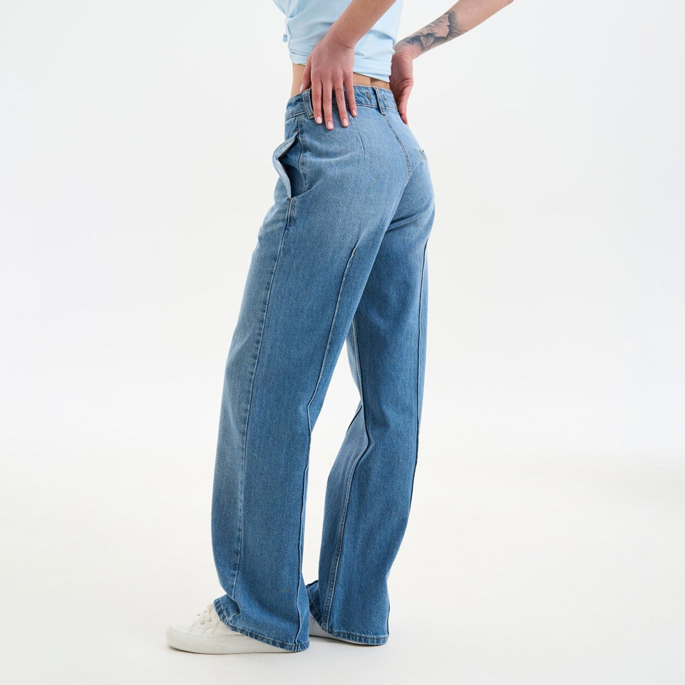 Wide high-waisted jeans for women with a trendy vintage design Lune London