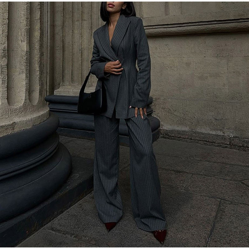 Elegant two-piece suit set for women with double button closure and wide leg Lune London