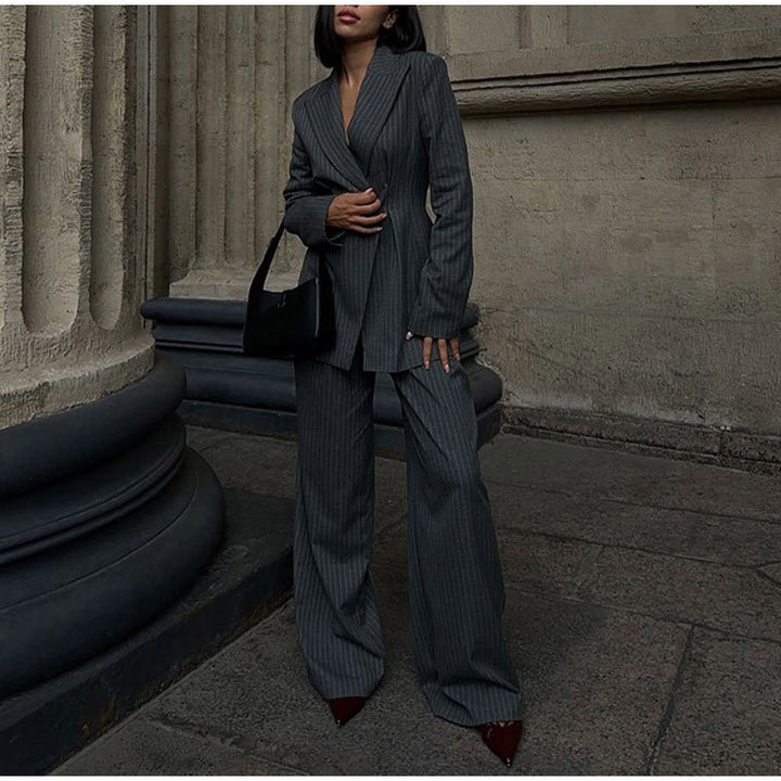 Elegant two-piece suit set for women with double button closure and wide leg Lune London