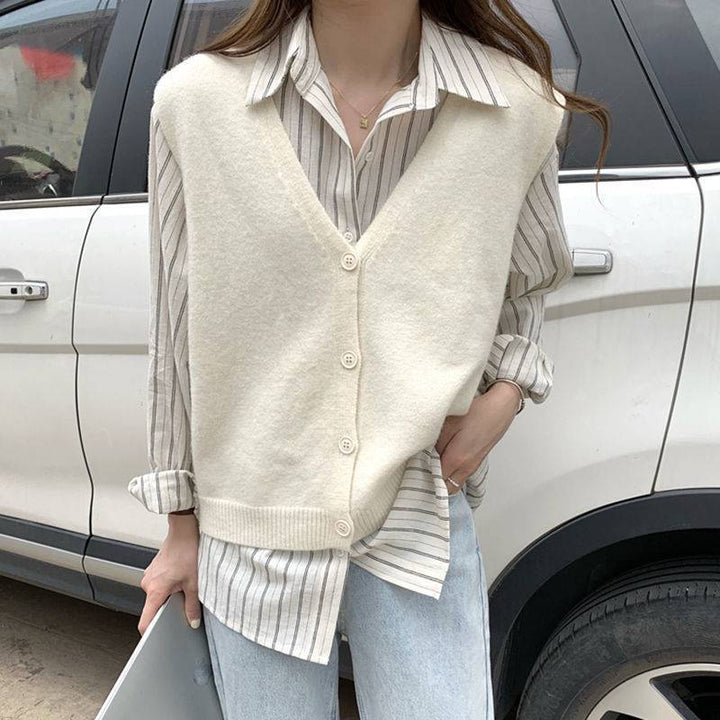 Gilet en tricot pour femmes avec un élégant col en V et fermeture à boutons Chic & Stil