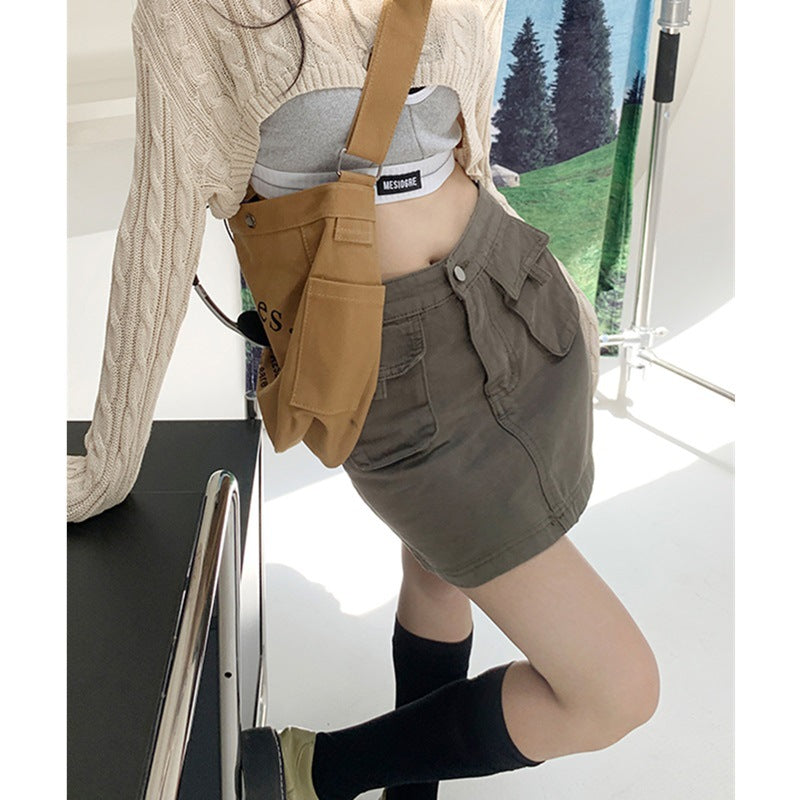 Ladies cargo skirt with practical pockets and elastic waistband