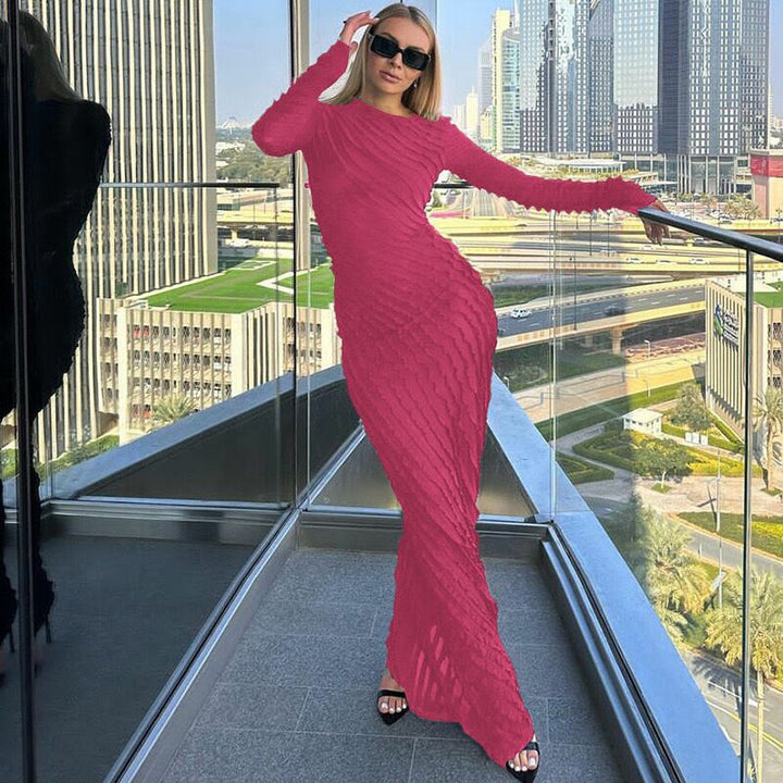 Elegant long dress for women with a chic wave design and style