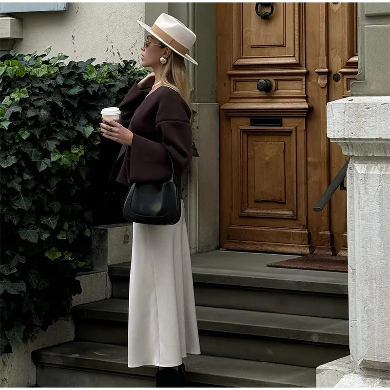 Cardigan féminin tendance avec coupe asymétrique et grands boutons Chic & Stil
