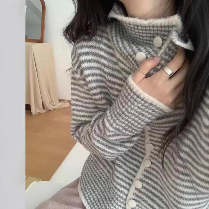 Cardigan pour femmes avec grand col et boutons Chic & Stil