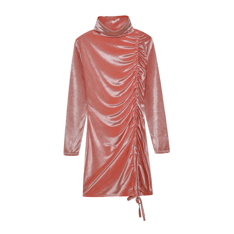 Robe de fête pour dames avec col haut et plis drapés