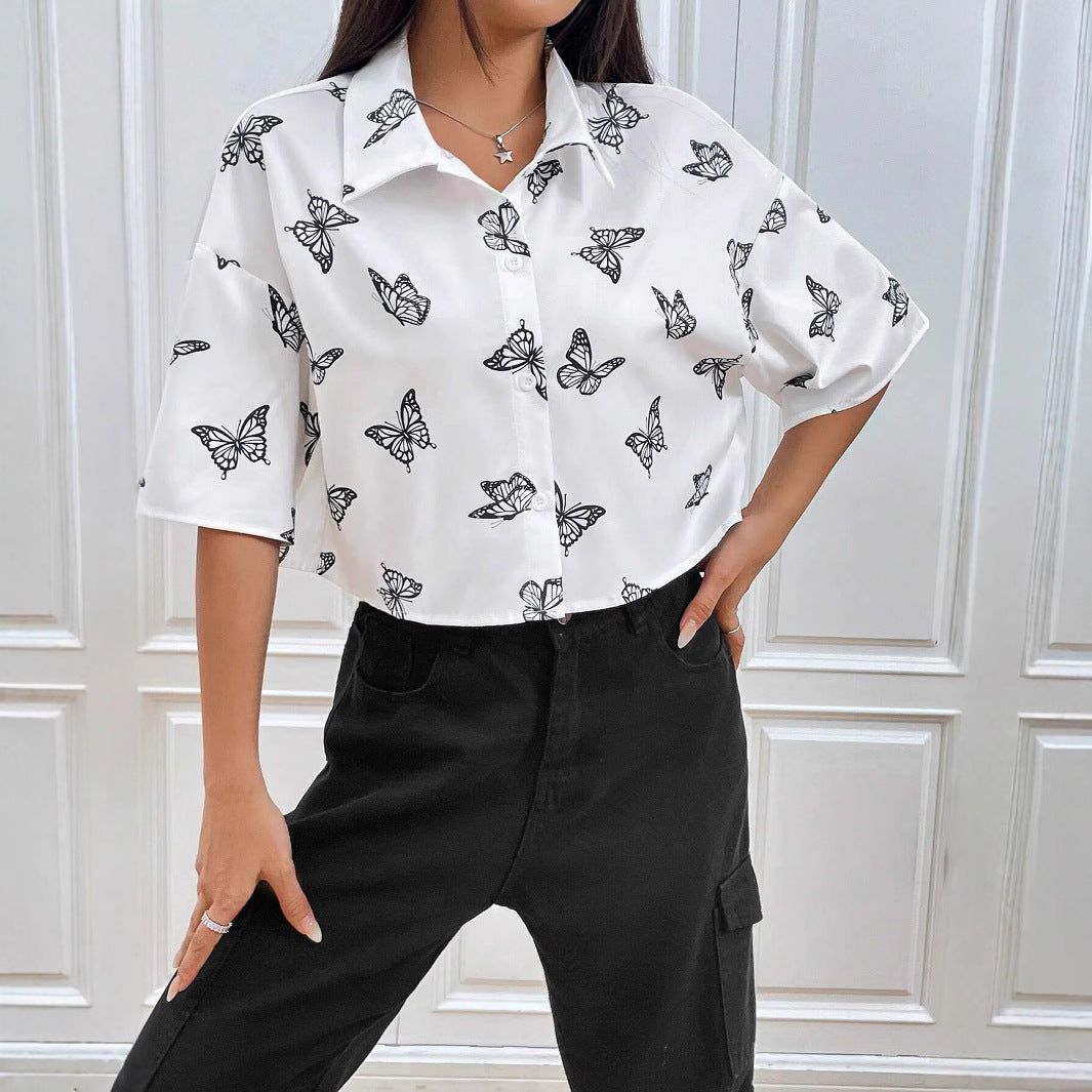 Short sleeve shirt for women with butterfly pattern and relaxed fit Chic und Stil
