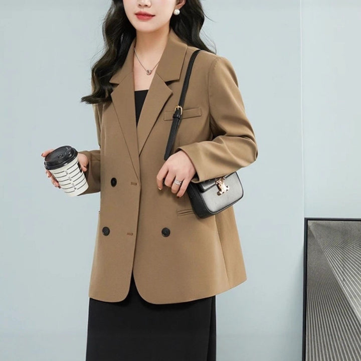 Blazer oversized élégant pour femmes avec patte de boutonnage double et détails élégants Chic & Stil
