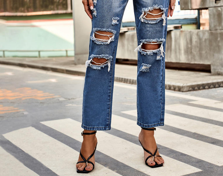 Women’s relaxed fit jeans with ripped elements and high waist Lune London