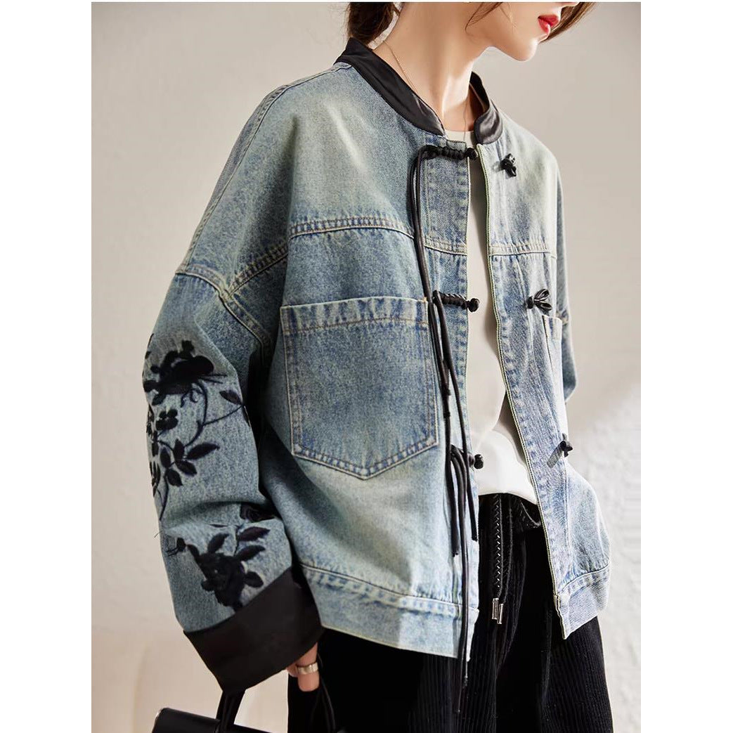 Veste en denim tendance pour femmes avec broderie florale et poignets élégants