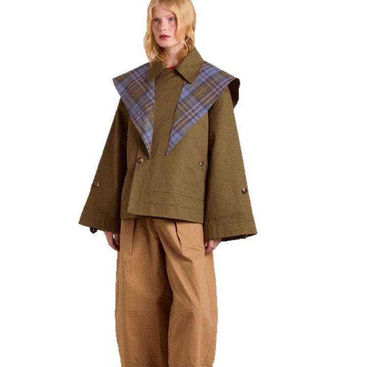 Manteau trench tendance pour femmes avec col caractéristique et poches pratiques Chic & Stil