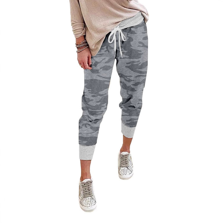Comfortable cargo pants for women with elastic waist and side pockets Lune London