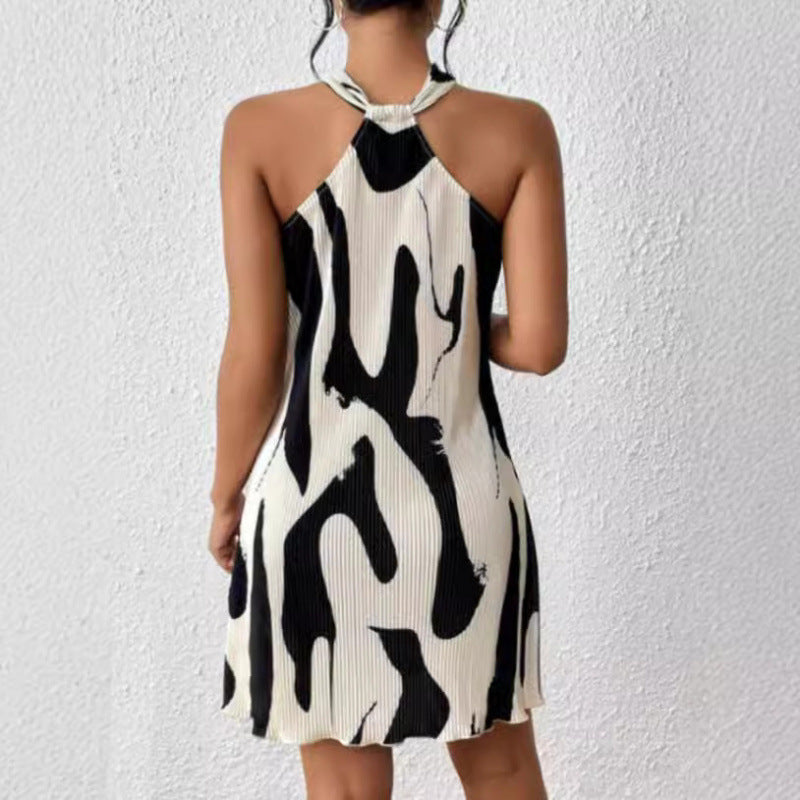 Short fashion dress for women with a refined backless design Lune London