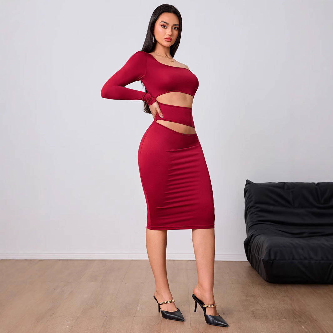 Robe midi ajustée pour femmes avec découpe et design asymétrique, à manches longues Chic & Stil