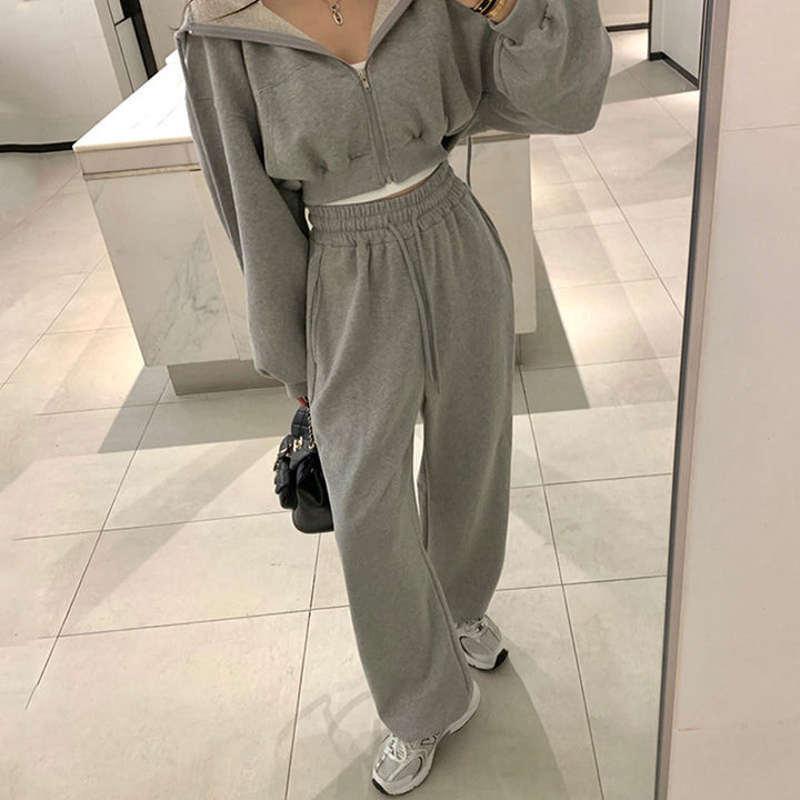 Women's sporty sweatshirt set and wide jogger pants Lune London