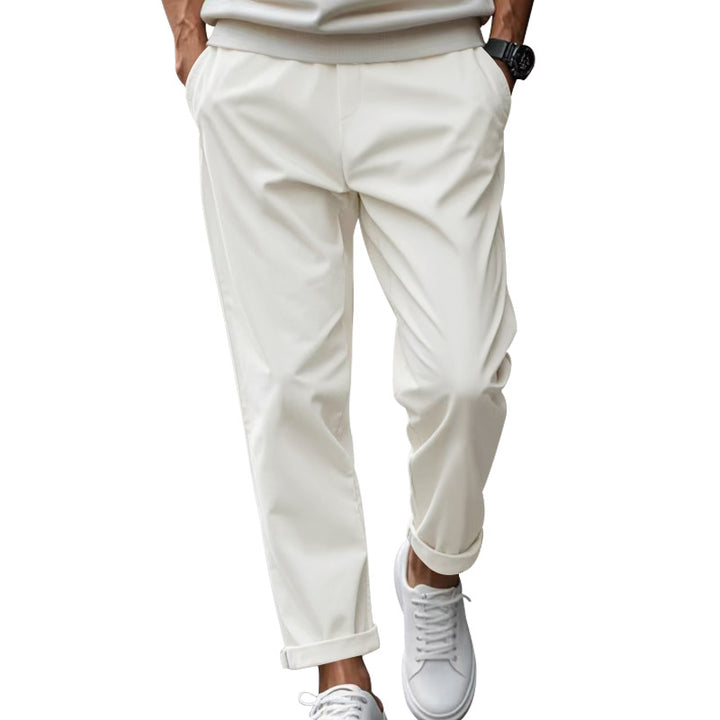 Elegant chino pants for men with a comfortable waist and a trendy cut Lune London