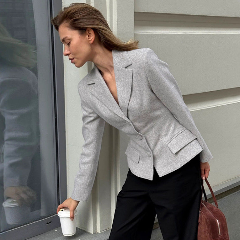 Fitted blazer jacket for women in fine wool blend with pockets Lune London