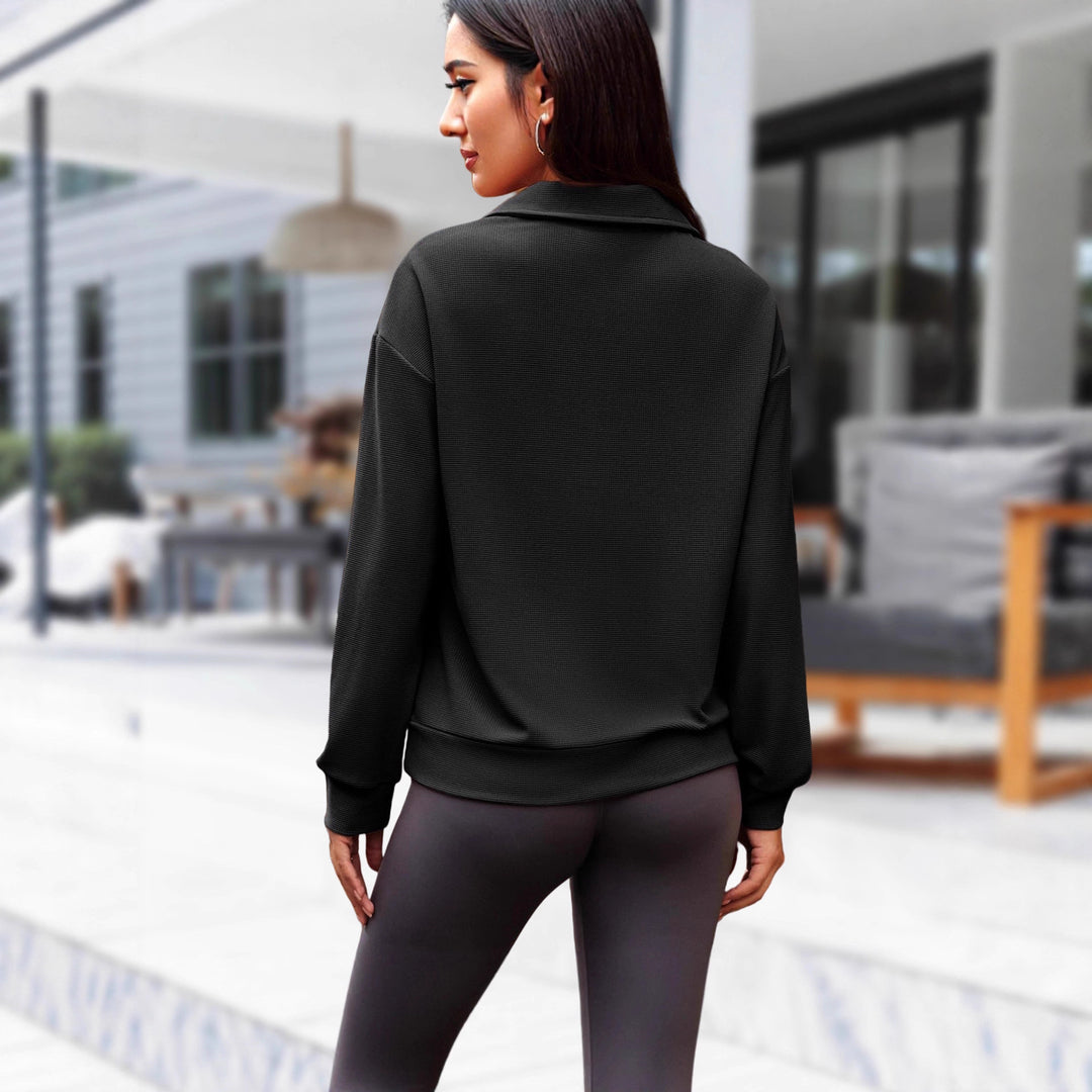 Casual hooded sweatshirt for women with zipper and practical pockets Lune London