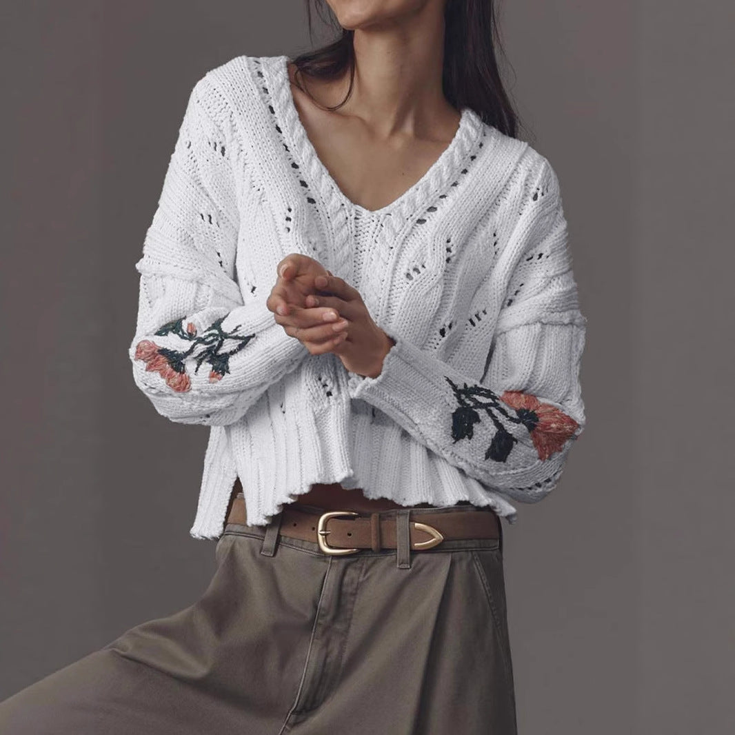 Knitted sweater for women with floral design and V-neck Lune London