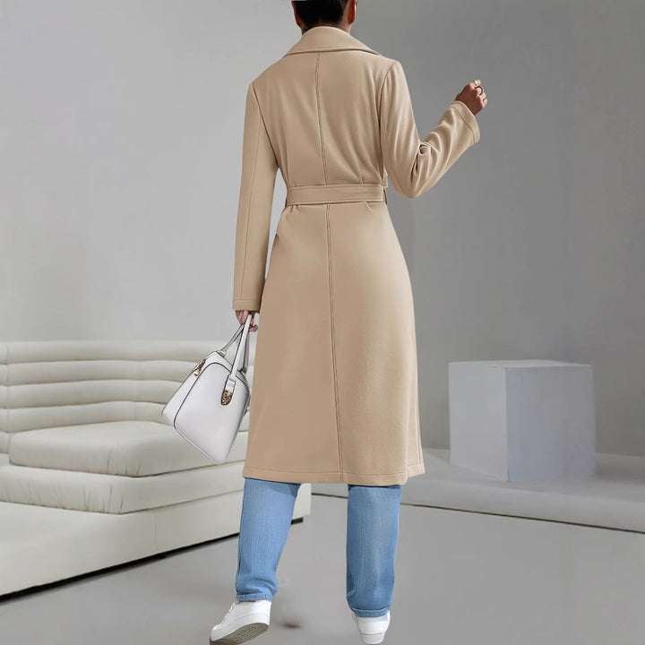 Classic and elegant trench coat for women with a waist belt and discreet pockets Lune London