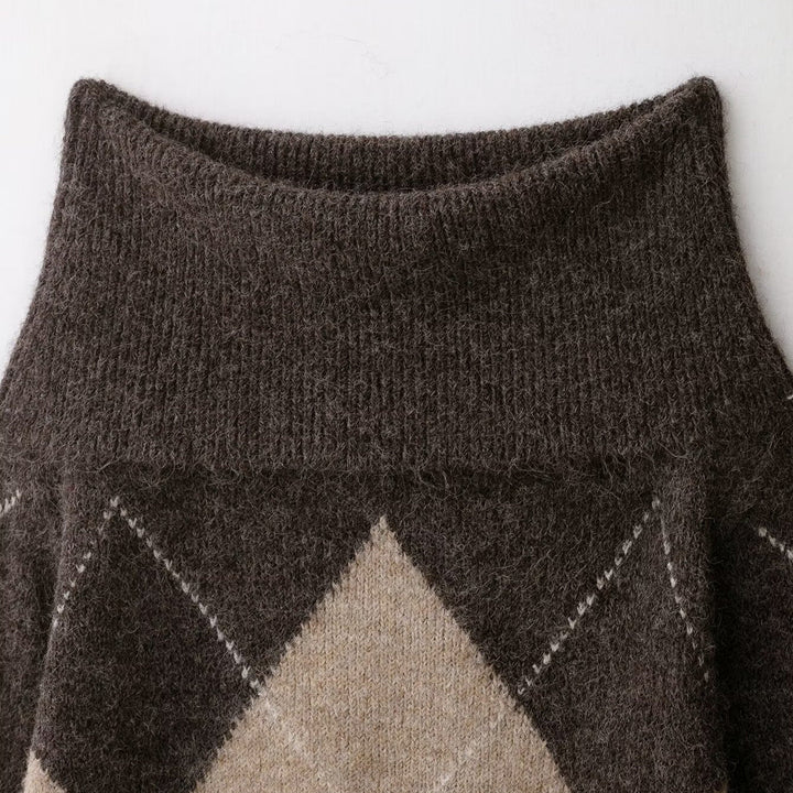 Lune London | Women's Cozy Sweater with Modern Diamond Pattern
