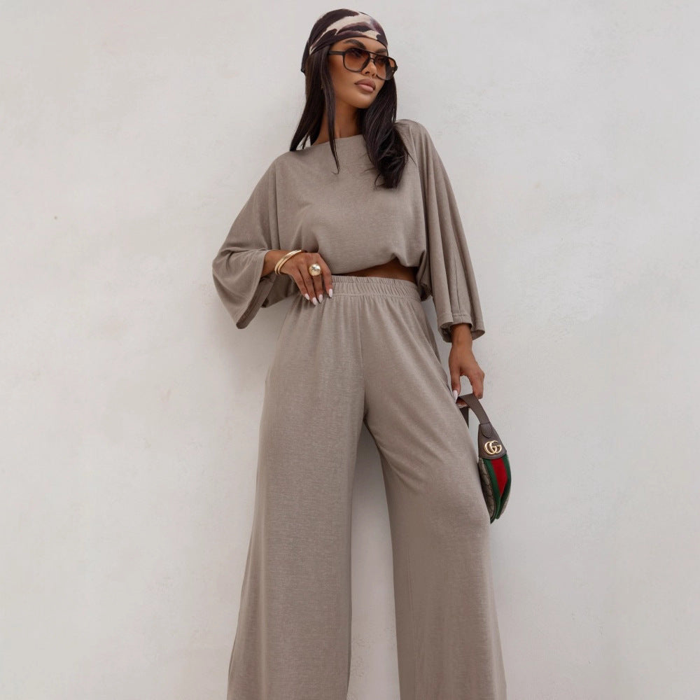 Casual lounge set for women with a loose fit and comfortable fabric Lune London
