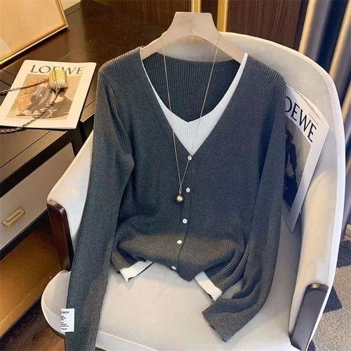 Cardigan élégant pour femmes avec col en V et détails de boutons fins Chic & Stil